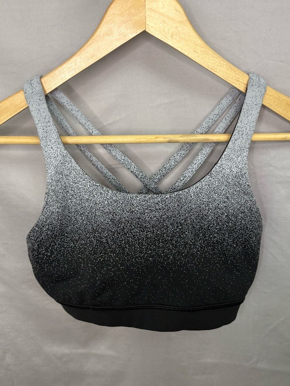 Lululemon sports bra size 6